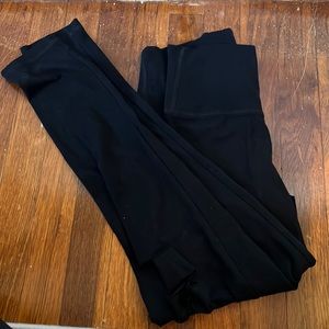 Aerie black ripped leggings.